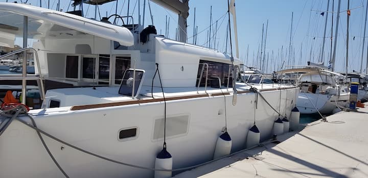 Catamaran Lagoon 450F (2019) for Charter - Lavrion | #4061 - 1
