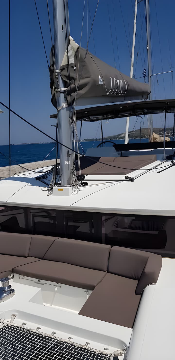 Catamaran Lagoon 450F (2019) for Charter - Lavrion | #4061 - 4