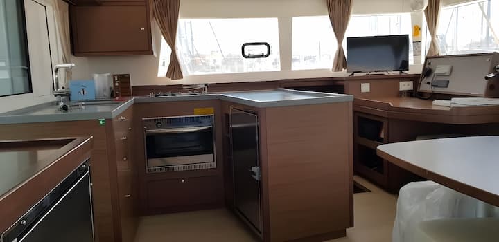 Catamaran Lagoon 450F (2019) for Charter - Lavrion | #4061 - 10