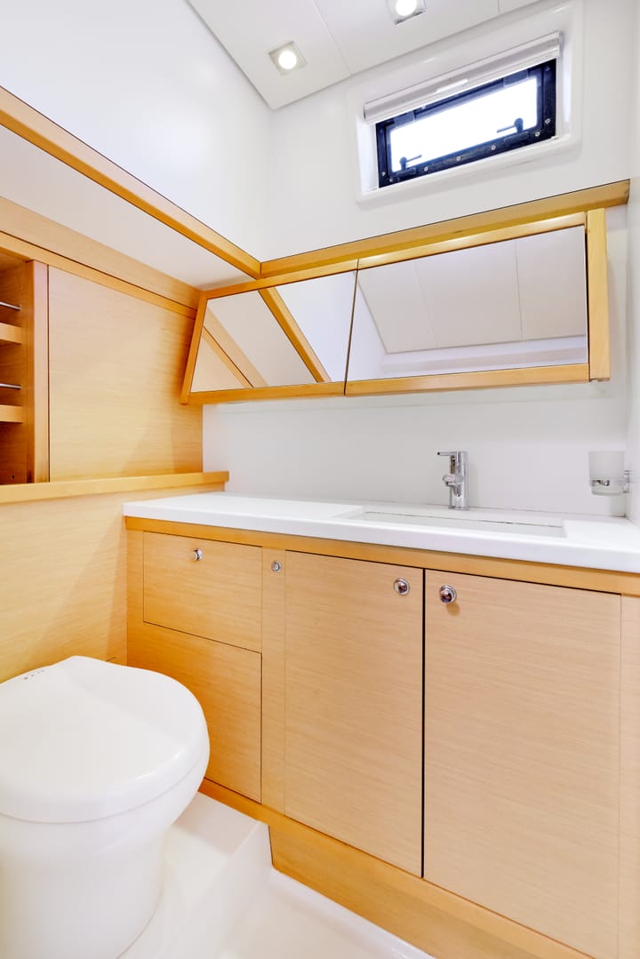  Catamaran Lagoon 52 Fly (2015) voor Charter - Ibiza | #4326 - 76