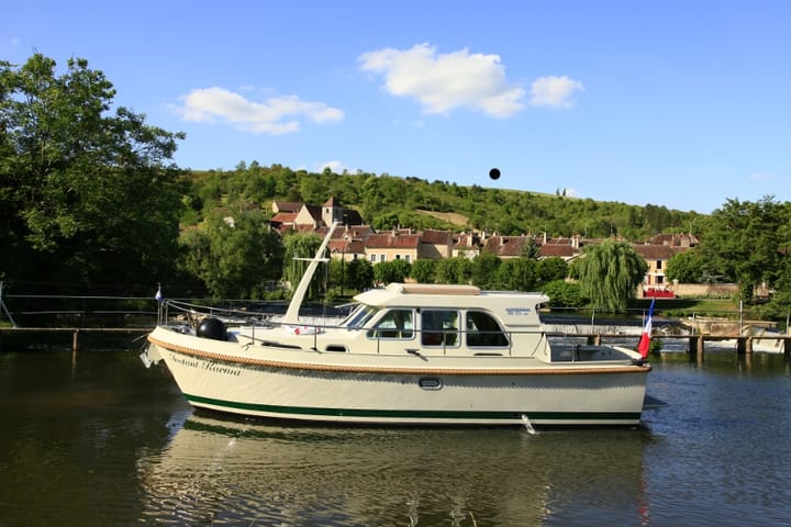 9.35  m Yacht, Capestang À louer Bateau à moteur - # 4804 | Louez maintenant ! - viravira.co