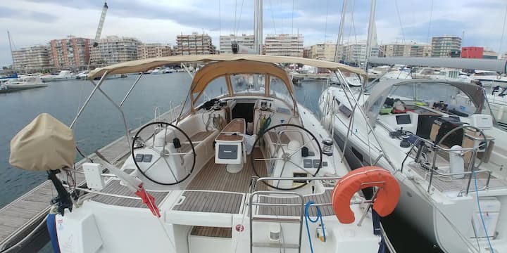 Sailboat Beneteau Oceanis 40 (2022) for Charter - Athens | #5227 - 9