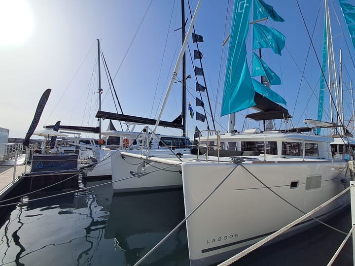 Lagoon, 450F (2012) - #5589