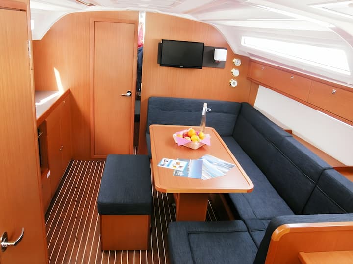 Sailboat Bavaria  41 Cruiser (2016) for Charter - Murter | #5635 - 10
