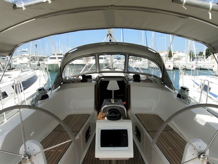 Sailboat Bavaria  41 Cruiser (2016) for Charter - Murter | #5635 - 8