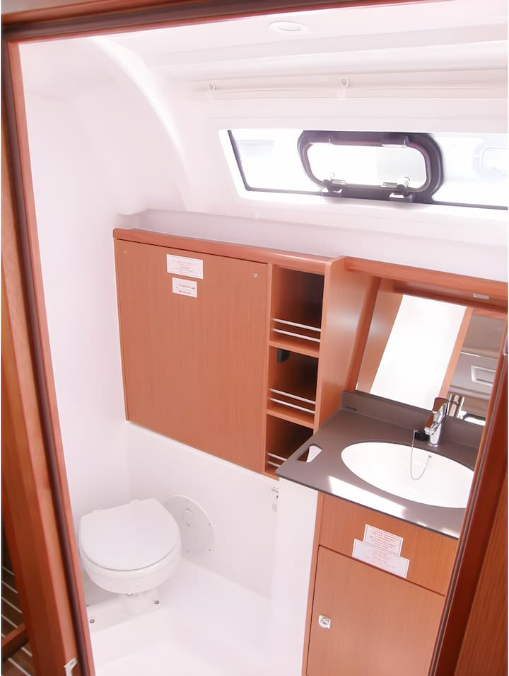 Sailboat Bavaria  41 Cruiser (2016) for Charter - Murter | #5635 - 17
