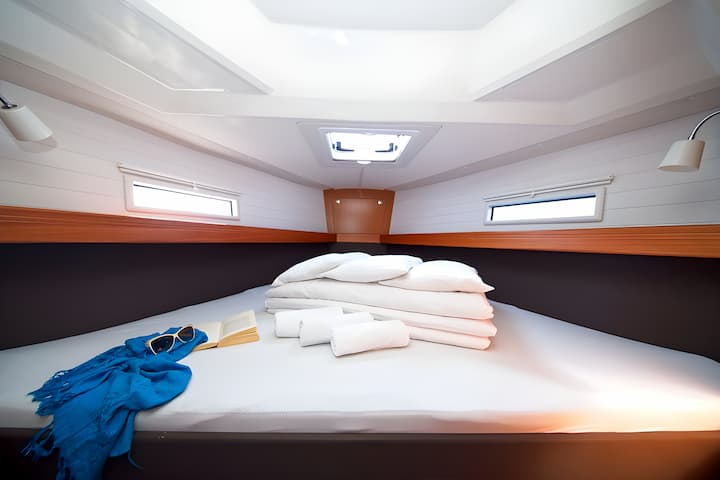 Sailboat Bavaria  41 Cruiser (2016) for Charter - Murter | #5635 - 13