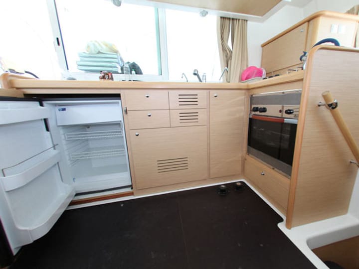 Catamaran Lagoon  420 (2008) for Charter - Athens | #6571 - 4