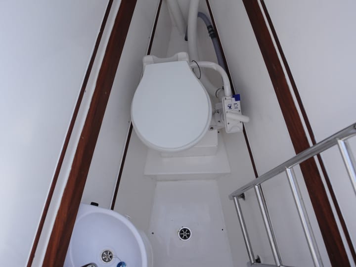 Catamaran Lagoon  420 (2008) for Charter - Athens | #6571 - 18