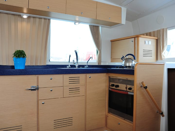 Catamaran Lagoon  420 (2008) for Charter - Athens | #6571 - 12