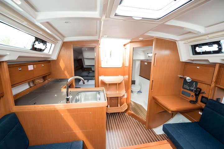 Sailboat Bavaria  34 Cruiser (2017) for Charter - Pirovac | #7206 - 12
