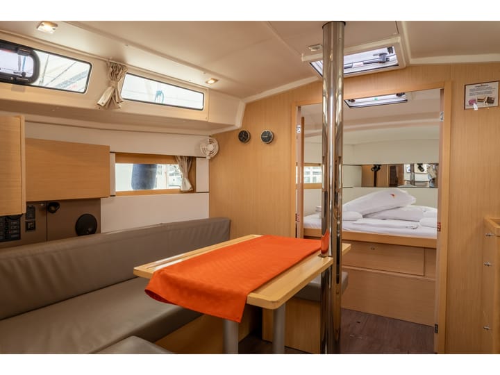 Beneteau Oceanis 38.1 Kiralık Yelkenli (2019) - Salerno | #7302 - 2