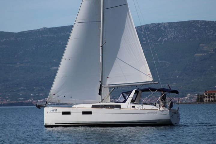  Velero Beneteau Oceanis 35 (2016) para Charter - Split | #7747 - 33