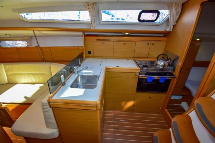  Barca a vela Jeanneau Sun Odyssey 36i (2009) per Noleggio, overcloccabile Marmaris | #8968 - 35