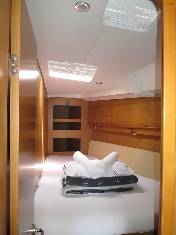 Sailboat Jeanneau Sun Odyssey 44 (2009) for Charter - Corfu | #9089 - 8
