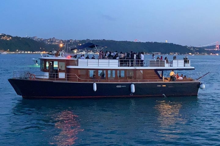 Maßgeschneidert Motoryacht (2012) für Charter - Bebek | #9706 - 2