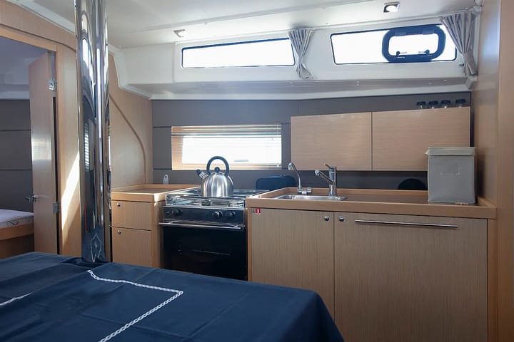 Voilier Beneteau Oceanis 38 (2014) pour Charter - Orhaniye | #9855 - 6