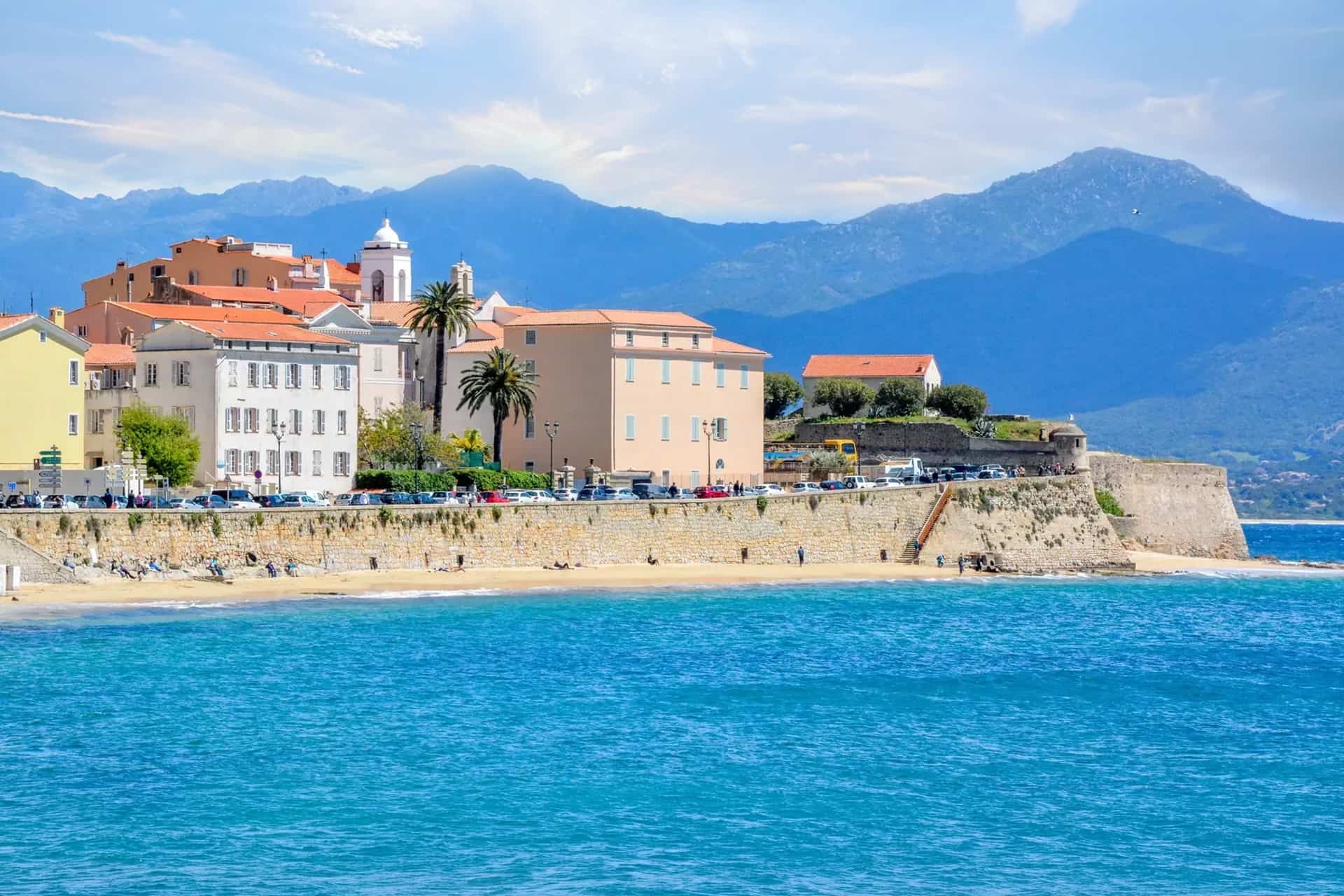 Ajaccio tekne kiralama – Ajaccio koylarında kiralık tekneler