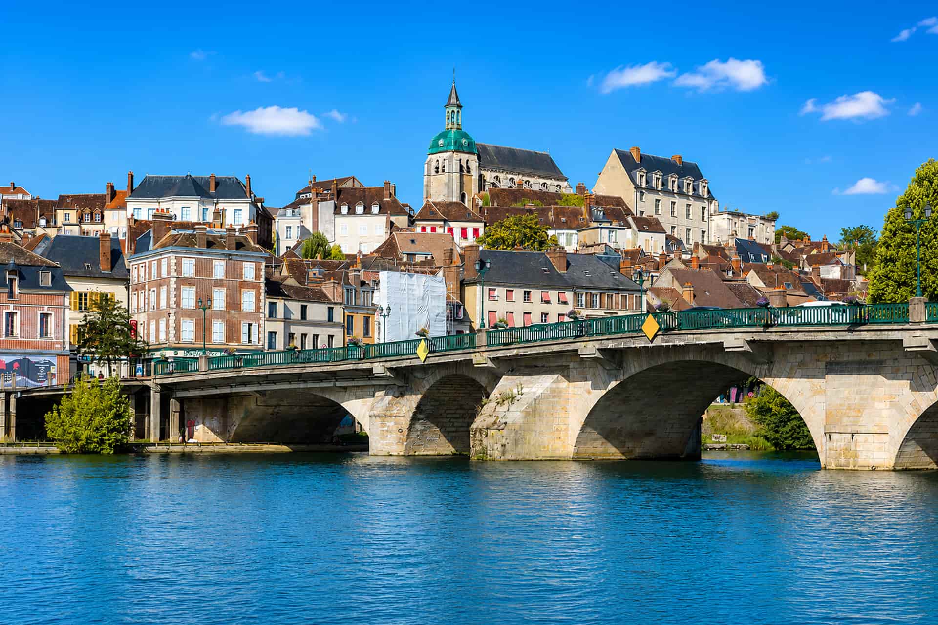 Boat rental in Joigny Boat rental in Joigny – boats for rent in the bays of Joigny