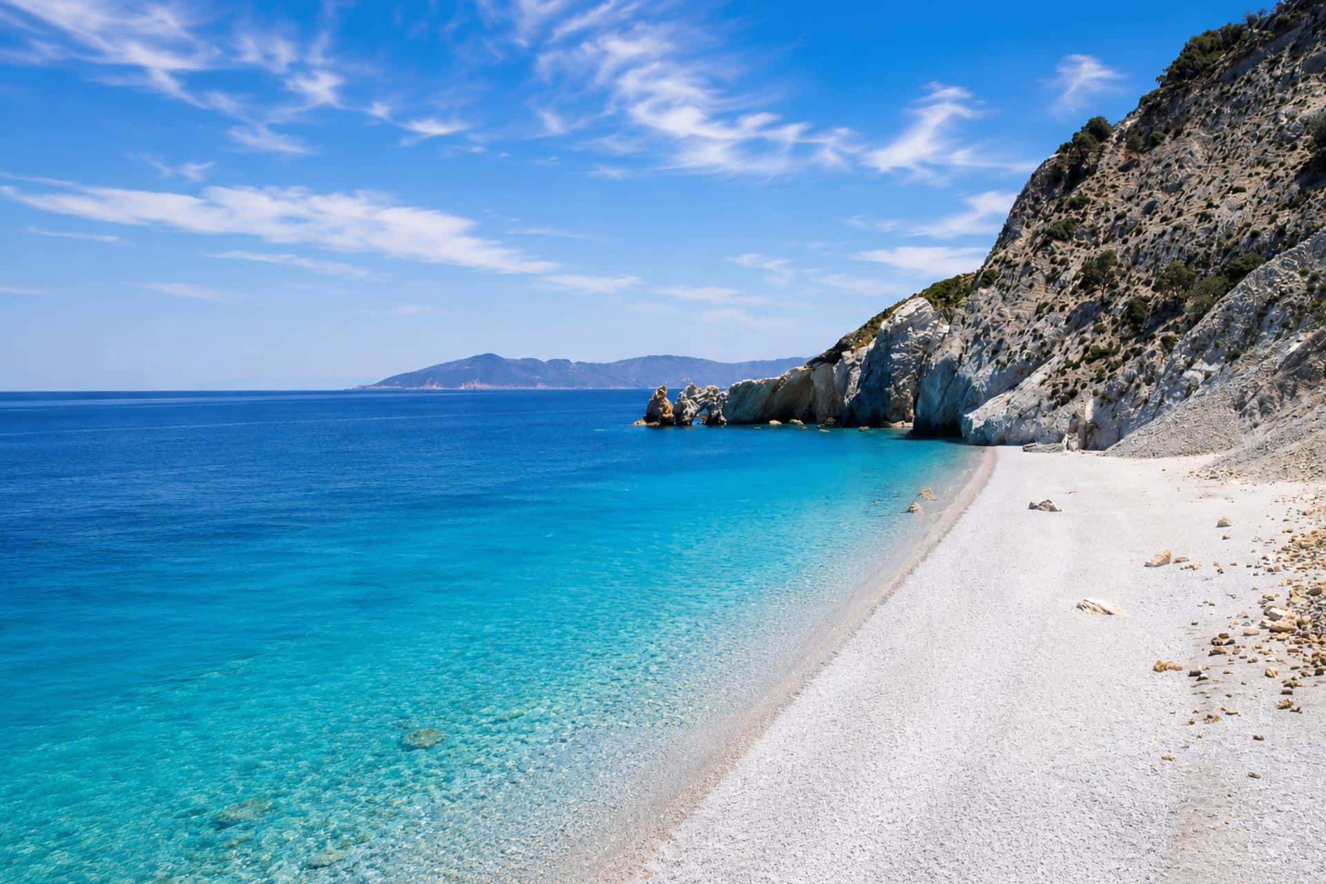 Boat rental in Skiathos – boats for rent in the bays of Skiathos