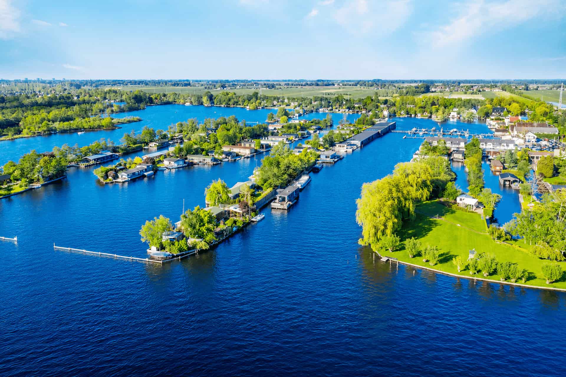 Boat rental in Vinkeveen – boats for rent in the bays of Vinkeveen