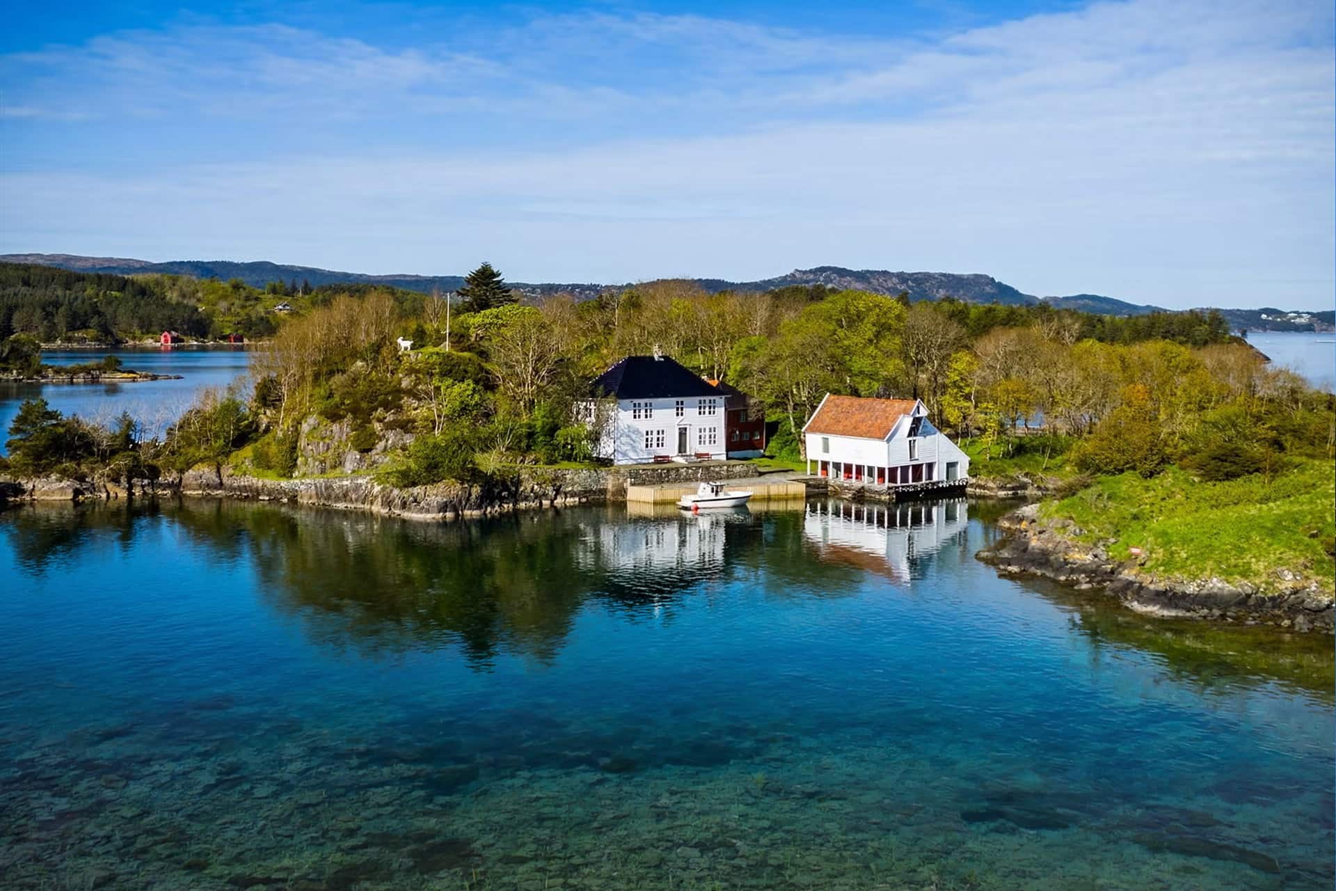 Boat rental in Hjellestad – boats for rent in the bays of Hjellestad