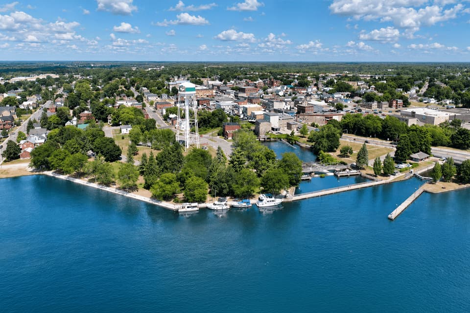 Yacht charter in Smiths Falls, Canada