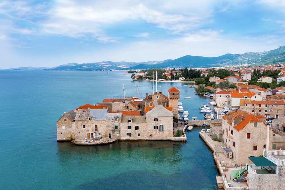 Yacht charter in Kaštel Gomilica Yacht charter in Kaštel Gomilica, Croatia