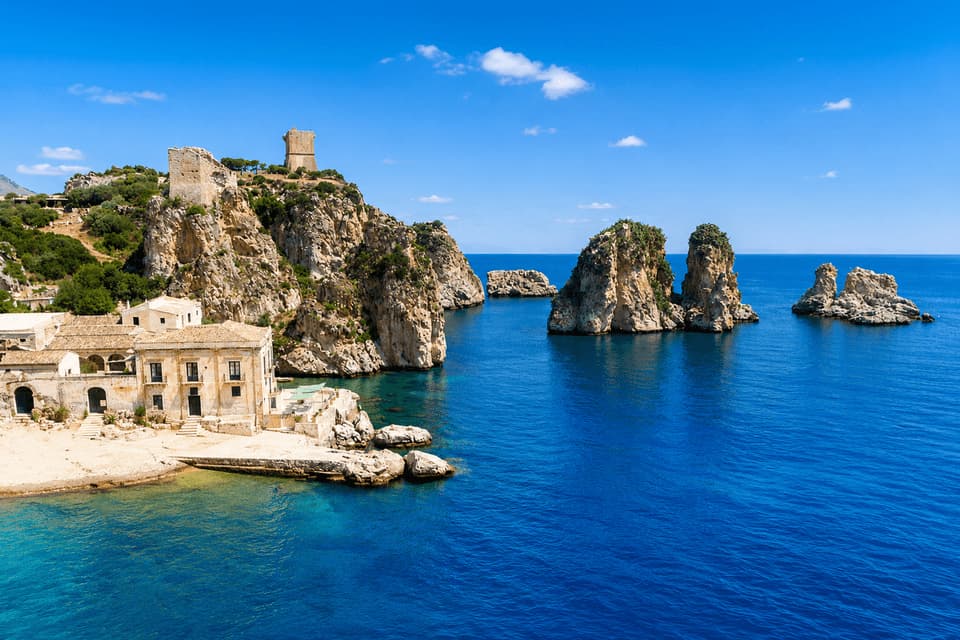 Yacht charter in Castellammare del Golfo Yacht charter in Castellammare del Golfo, Italy