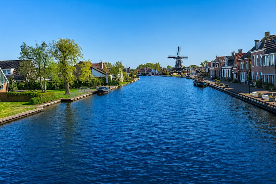 Yacht charter in Woudsend, Netherlands