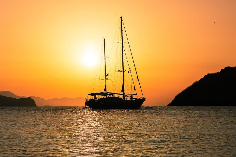 Sonnenuntergangsfahrt mit Gulets in Golf von Gökova