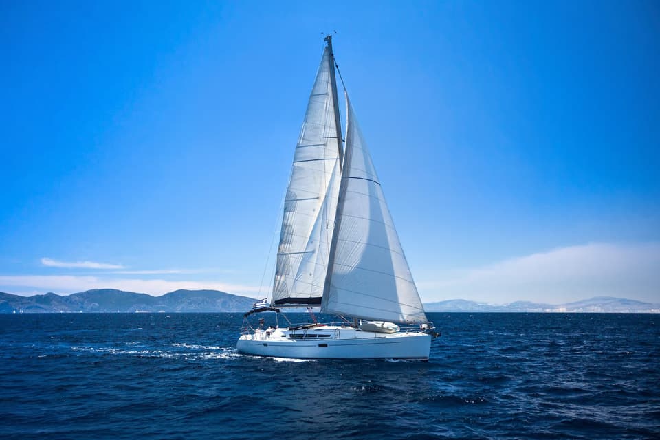 Noleggio settimanale di barche a vela a Corfù