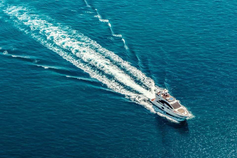 Cannes bölgesinde yarım ve tam günlük motoryat kiralama
